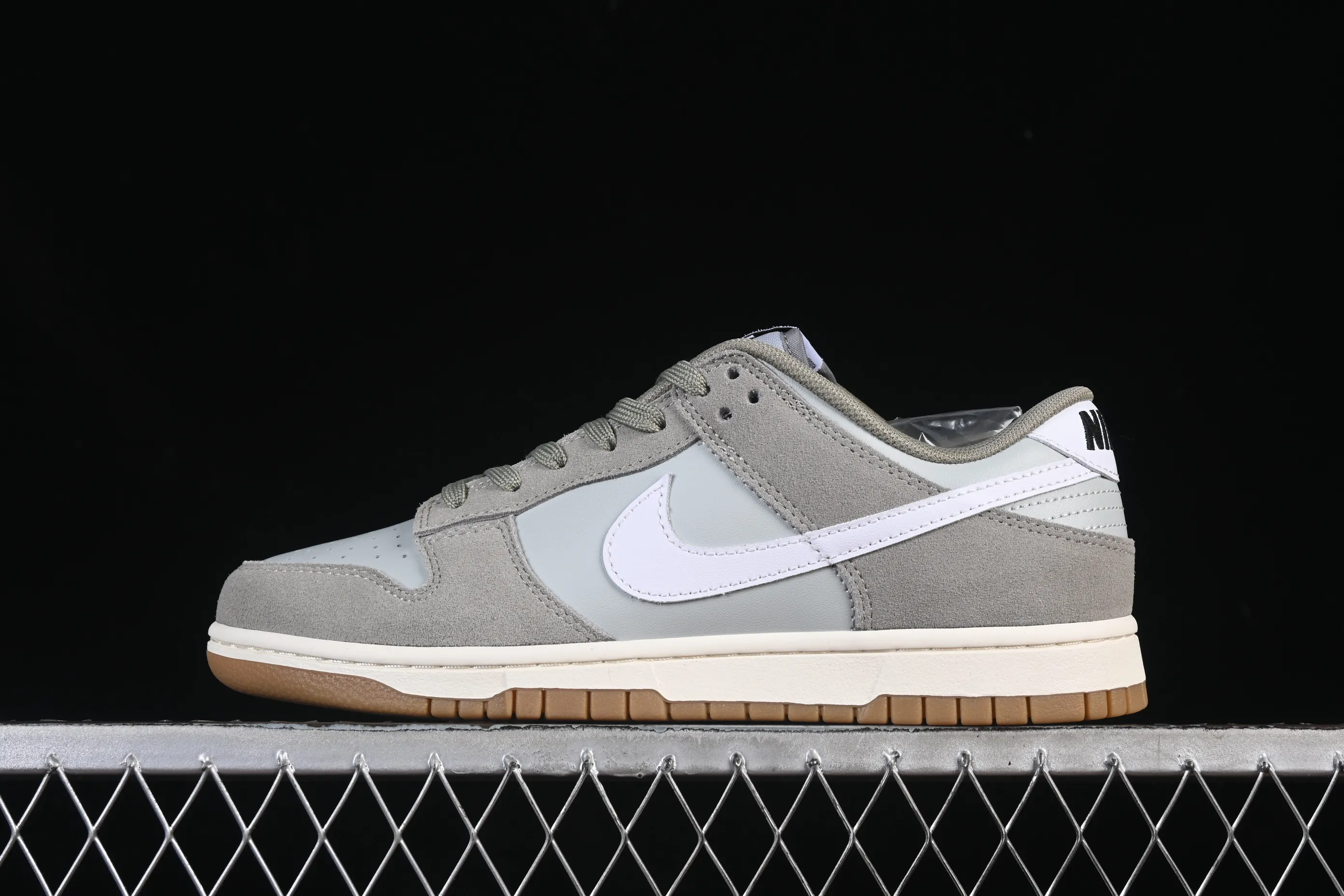 All categories Nk SB Dunk series Nk SB Dunk Low low-top sneakers Nike SB Dunk Low gray-white low-top casual sneakers IB6399-002